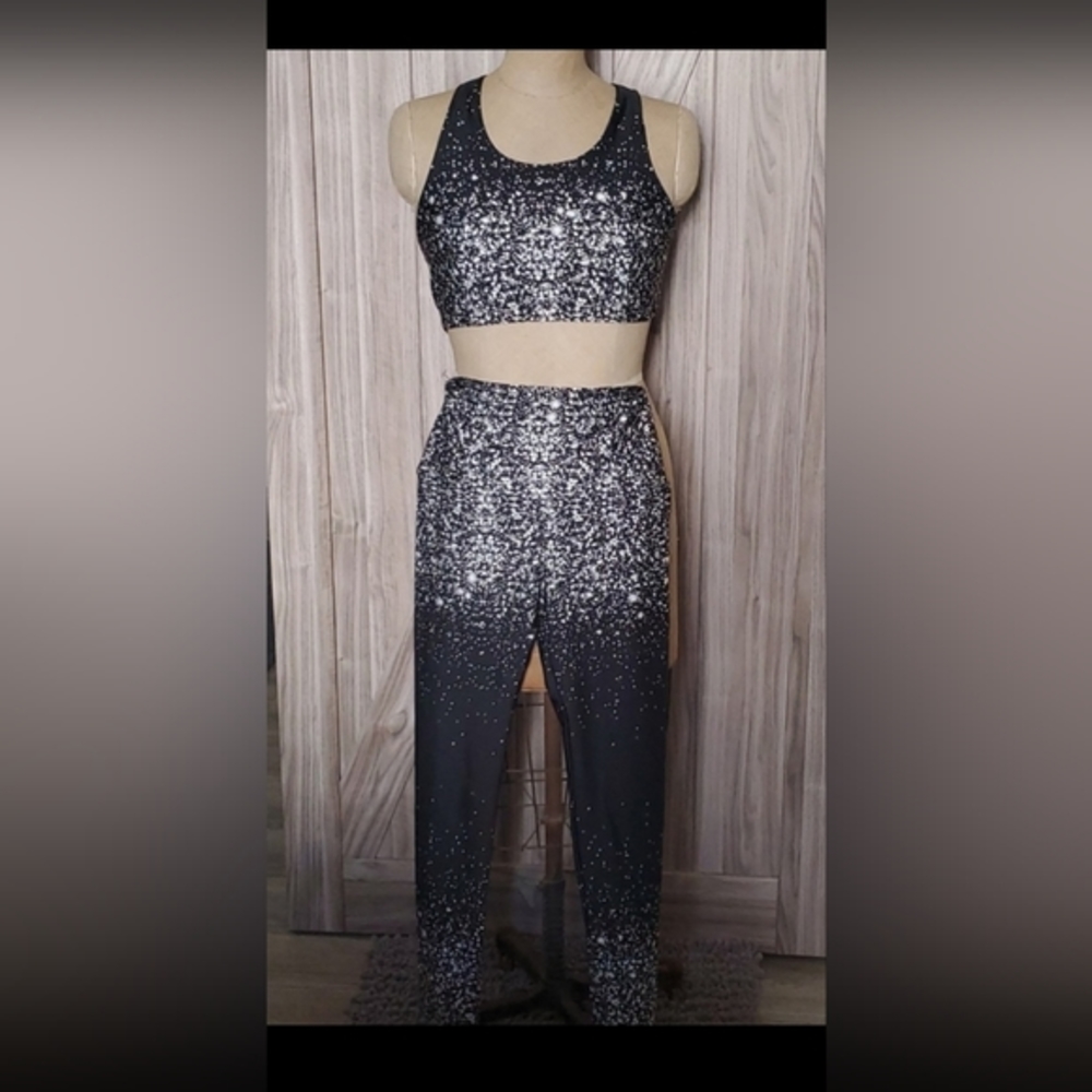 2 PIECE black and white glitter ✨️